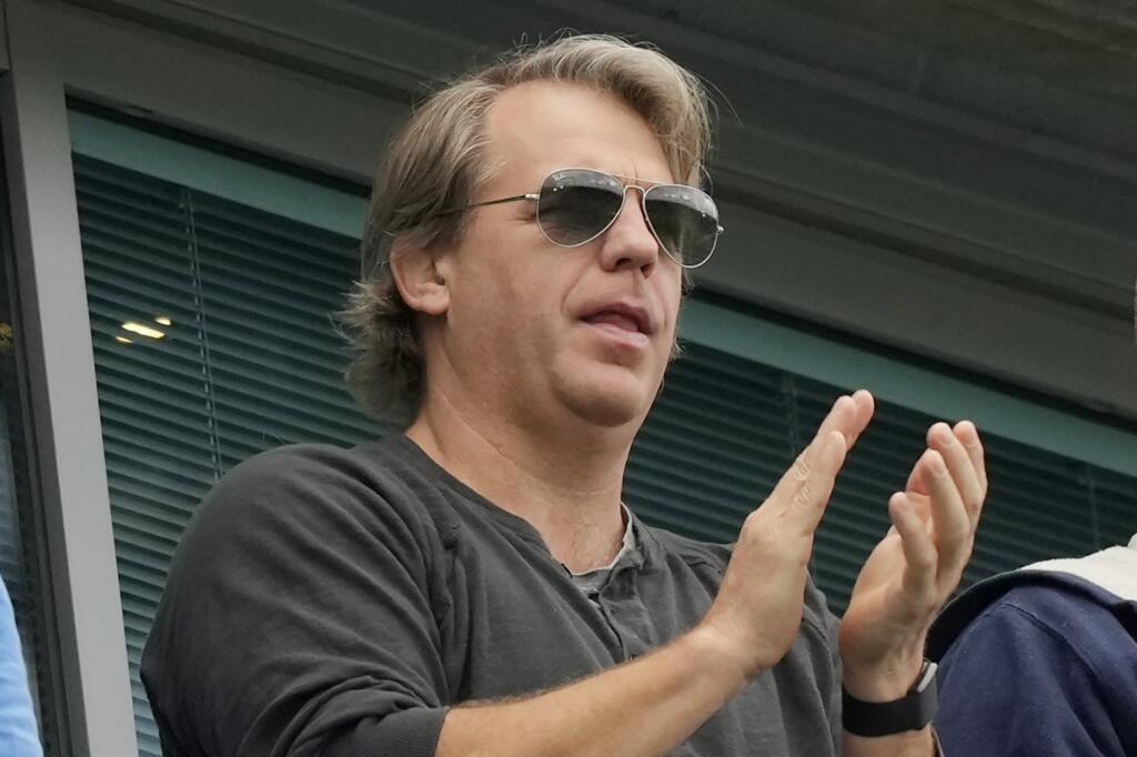 Americký podnikateľ Todd Boehly odkúpil od Romana Abramoviča londýnsku Chelsea.