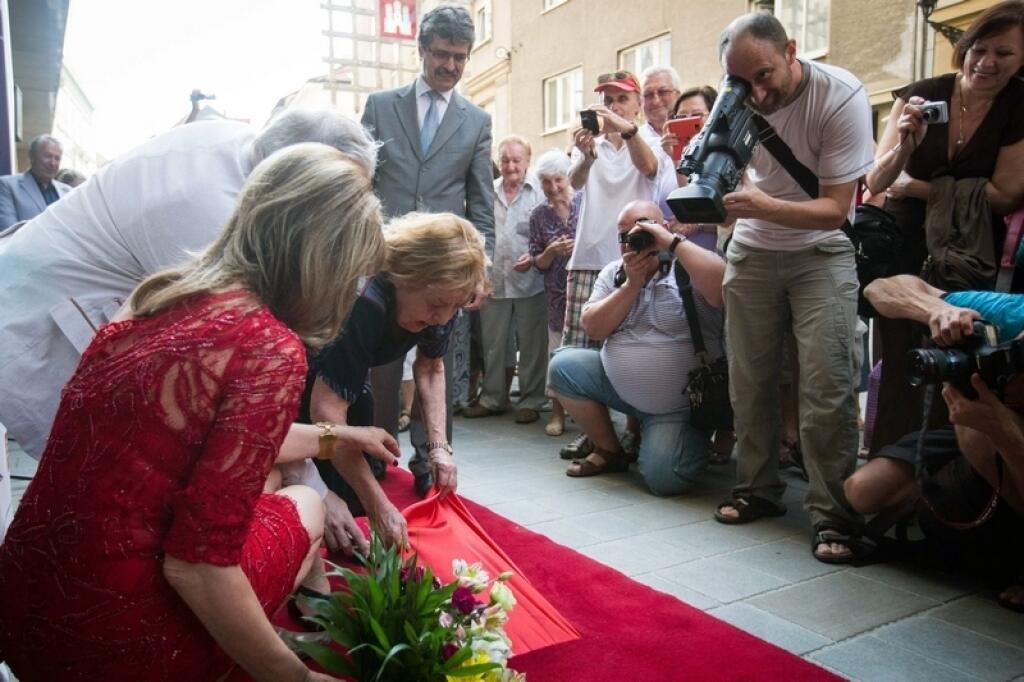 Eva Krížiková má dlaždicu na Filmovom chodníku slávy.