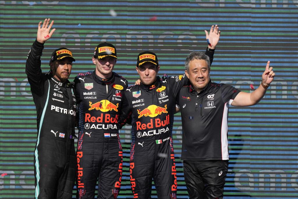 Max Verstappen počas jedného z mnohých úspechov vo formule 1.