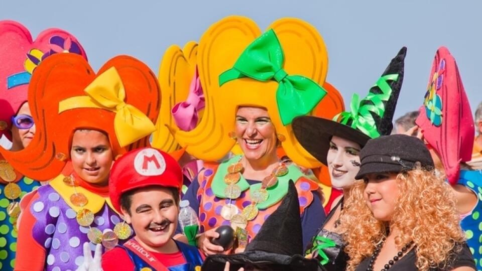 Pestré masky  vyvolávajú vždy  dobrú náladu.