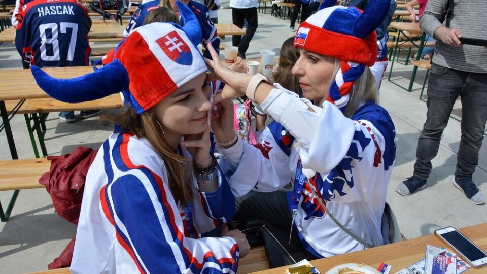 Národné farby sa stali súčasťou každého stretnutia, kde hrala naša reprezentácia.