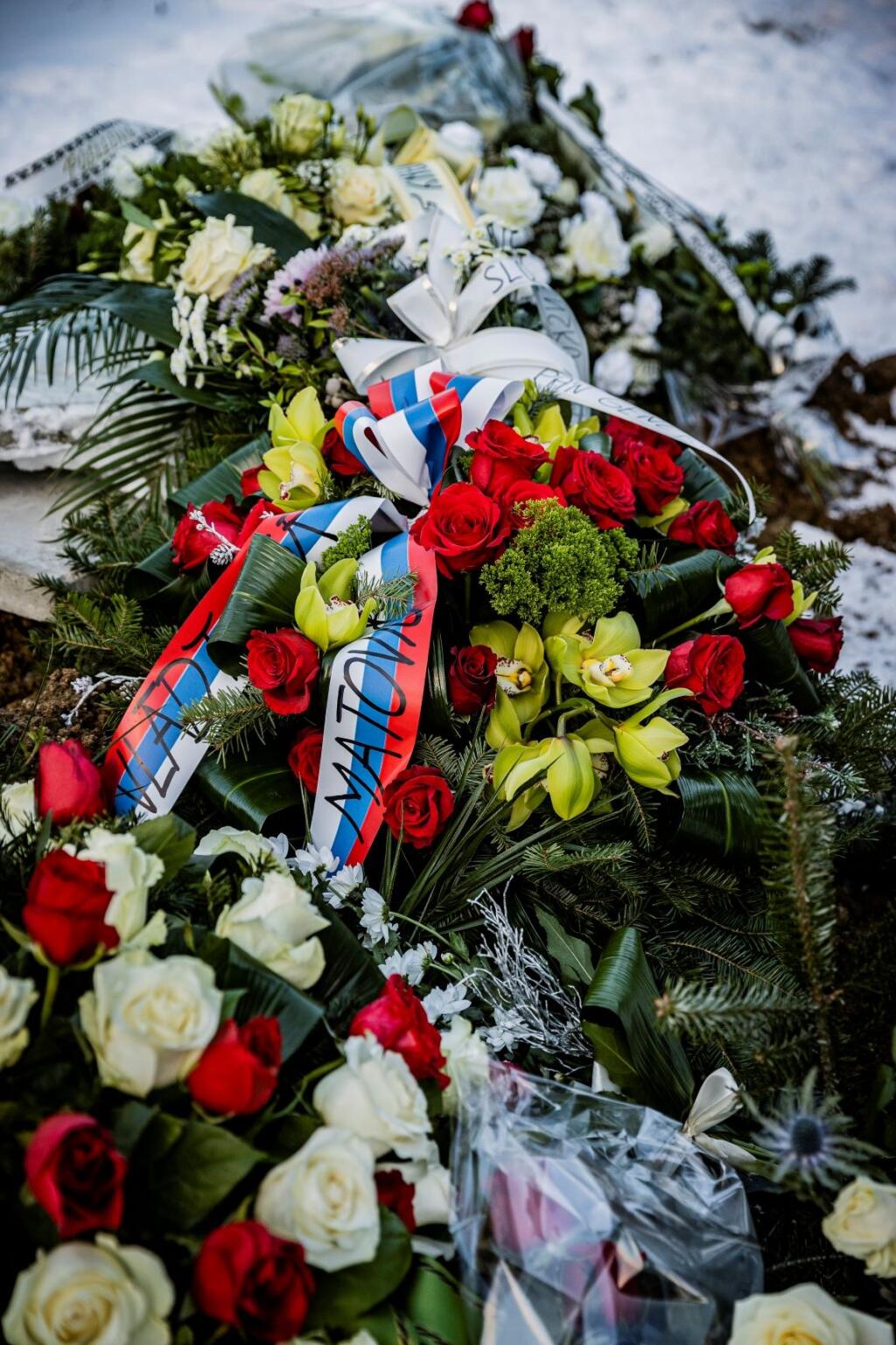 Na cintoríne v obci Štrba sa uskutočnila posledná rozlúčka so zosnulým bývalým Prezidentom PZ SR Milanom Lučanským