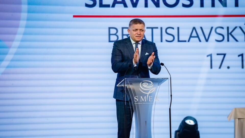 Robert Fico počas prejavu na sneme strany Smer-SD na bratislavskom hrade.