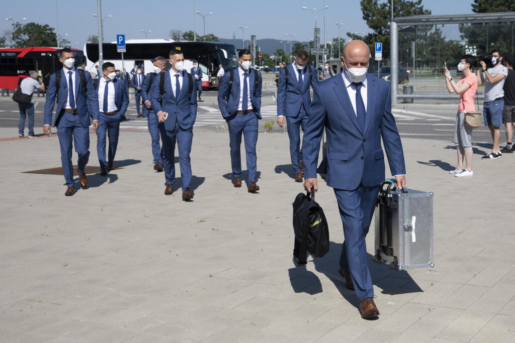 Odlet slovenských futbalových reprezentantov na majstrovstvá Európy 2021 do Petrohradu