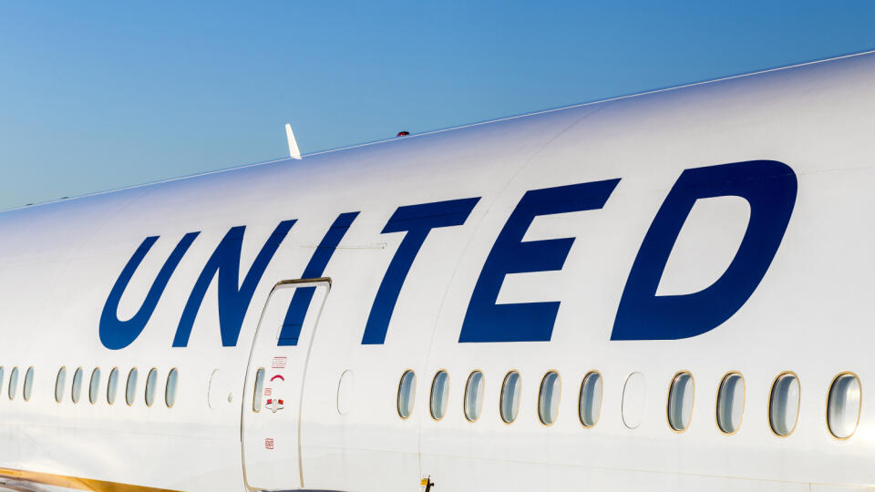 United Airlines aircraft logo