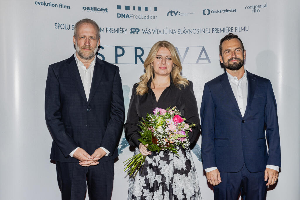 Na snímke režisér Peter Bebjak, prezidentka Zuzana Čaputová a producent Rastislav Šesták prichádzajú na premiéru filmu Petra Bebjaka, Správa.