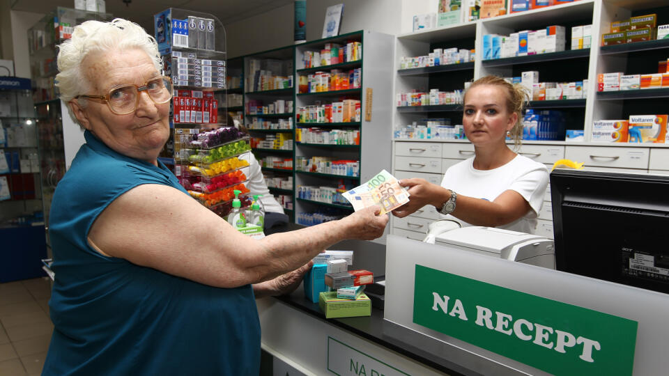 Nákupné ceny voľnopredajných liekov či zdravotníckych pomôcok rastú, v niektorých prípadoch sa podľa prezidenta Slovenskej lekárnickej komory (SLeK) Ondreja Sukeľa cena zdvihla trojnásobne.