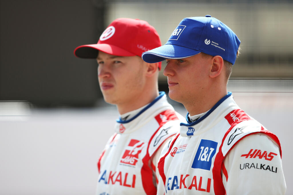 Mladý Schumi si po prejazde cieľom zanadával na svojho ruského kolegu, ktorý ho vystrašil nebezpečným manévrom.