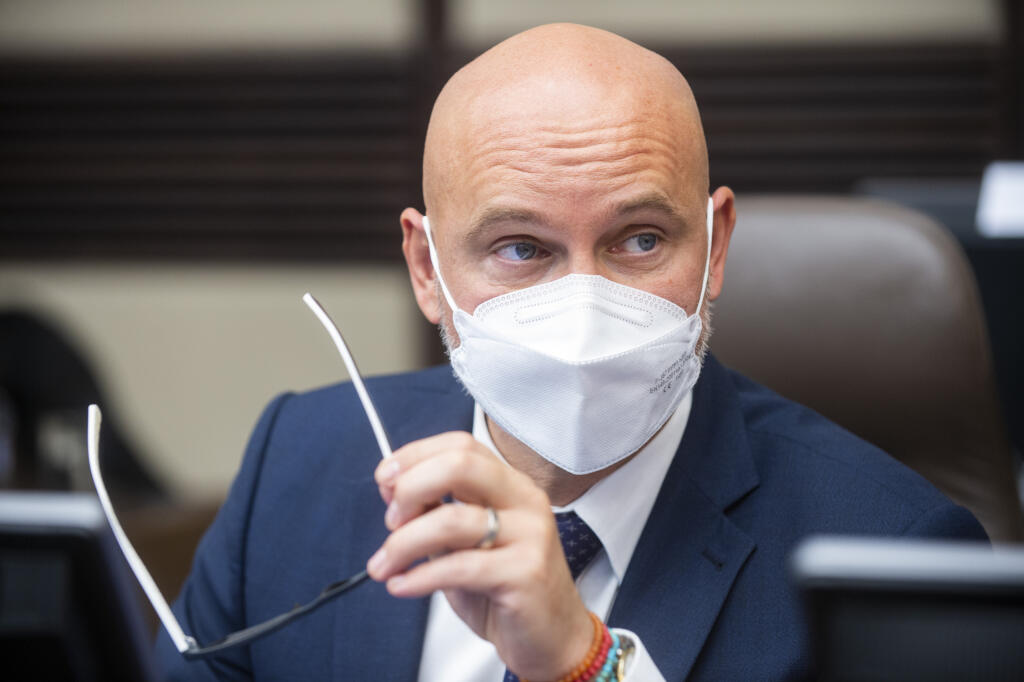 Na snímke minister školstva, vedy, výskumu a športu SR Branislav Gröhling (SaS) počas rokovania Hospodárskej a sociálnej rady SR 13. októbra 2021 v Bratislave. FOTO TASR - Jakub Kotian