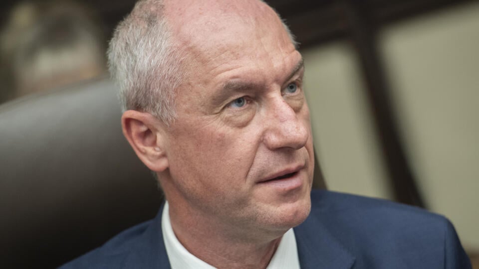 Na snímke minister hospodárstva SR Karel Hirman počas 111. schôdze vlády SR 19. októbra 2022 v Bratislave. FOTO TASR - Martin Baumann