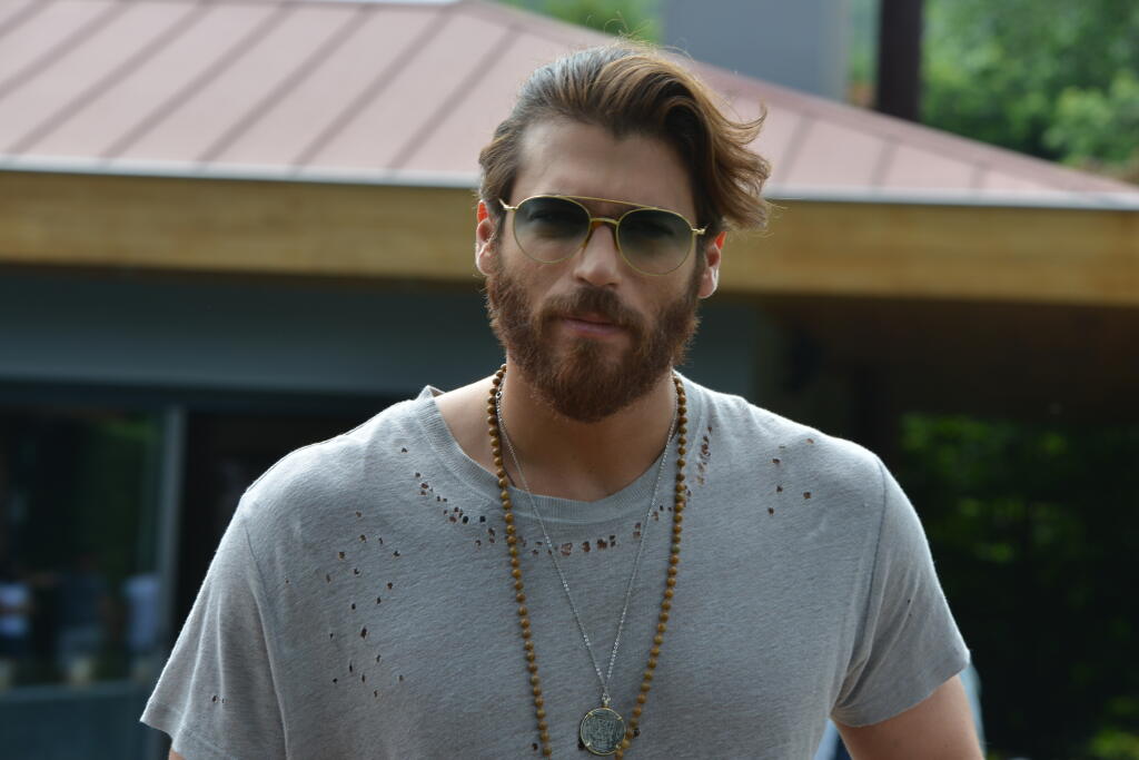 Can Yaman zo seriálu S hlavou v oblakoch