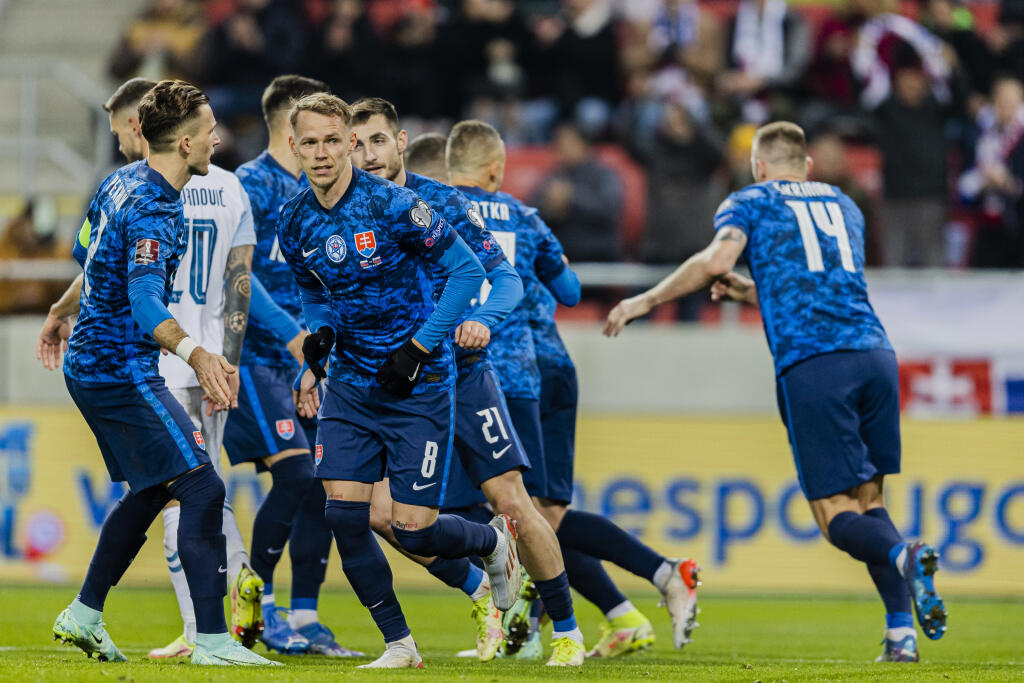 Naši reprezentanti si napokon podelili s družinou trénera Matjaža Keka po remíze 2:2 body. Slováci si tak vďaka lepšiemu skóre udržali tretie miesto v skupine H.