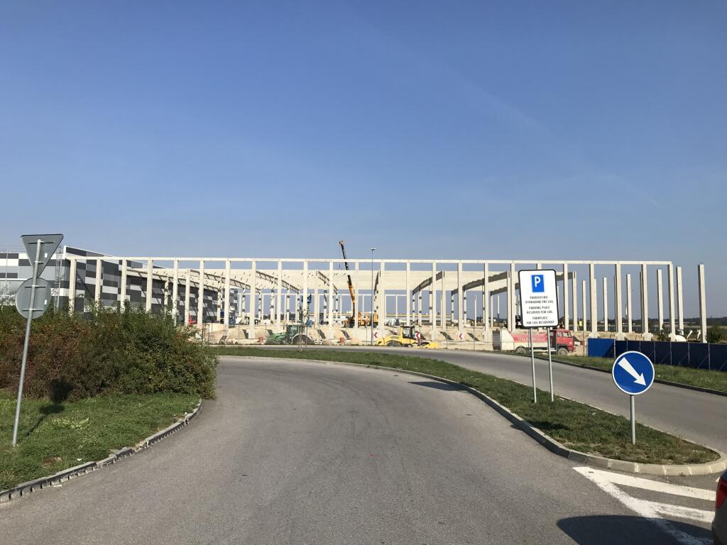 Rozširovanie logistického centra Lidl v Seredi.
