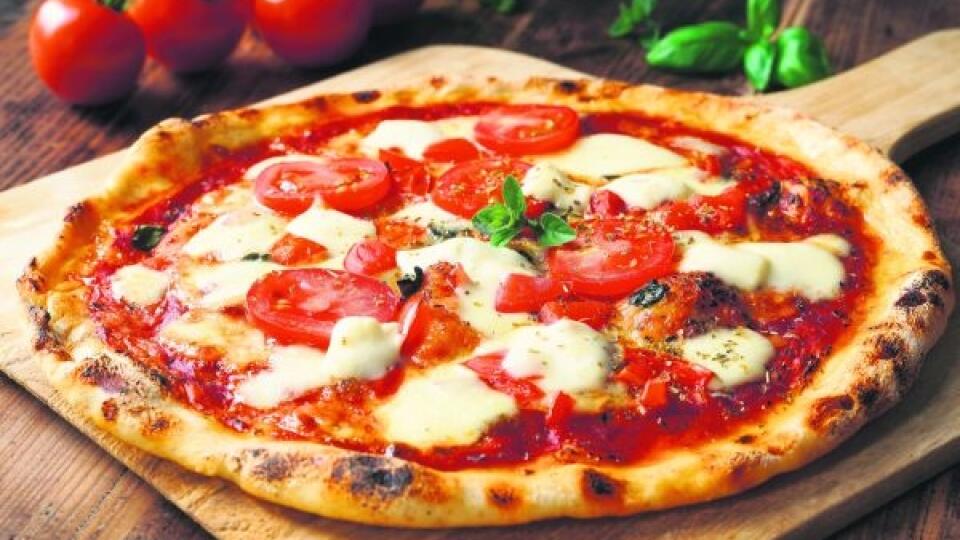 Pizza Marghertita v talianskych národných farbách je podľa Talianov najlepšia a najtradičnejšia. Musia sa na ňu používať najkvalitnejšie suroviny - ako napríklad byvolia mozzarella.