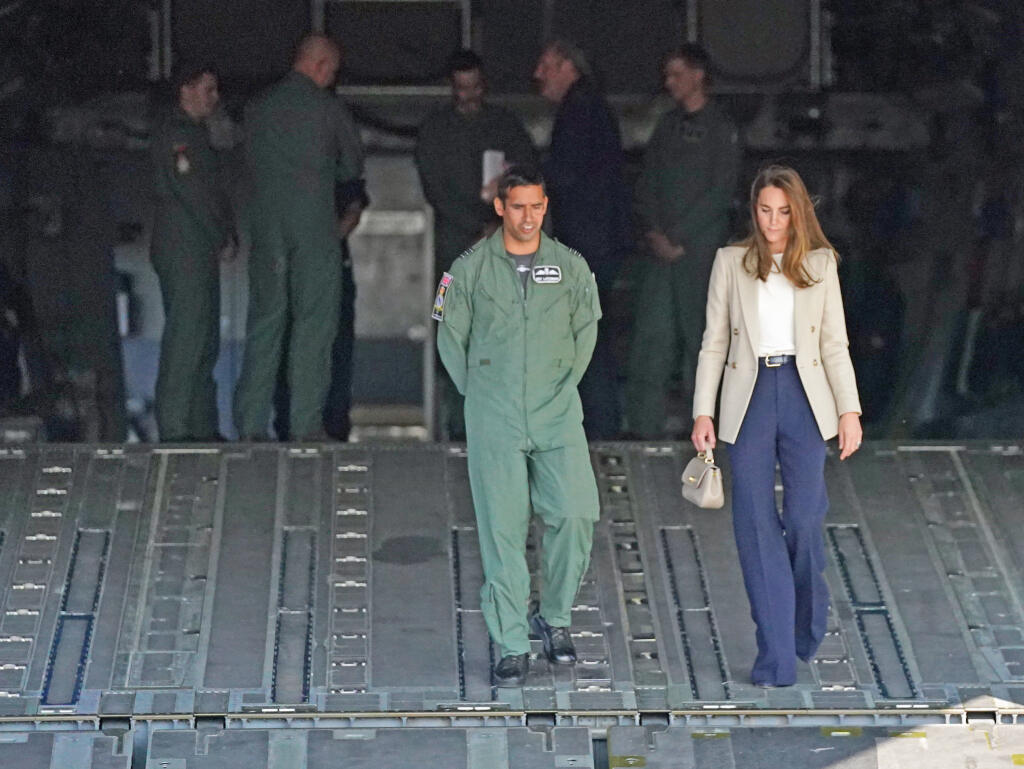Kate Middleton sa stretla s vojakmi, ktorí pomáhali pri evakuáciách z Afganistanu.