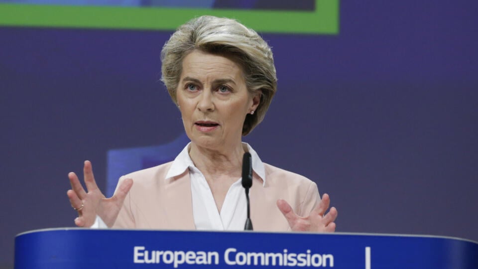 JB 6 Brusel - Predsedníčka Európskej komisie Ursula von der Leyenová počas tlačovej konferencie v sídle EÚ v Bruseli 17. februára 2021. Predsedníčka Európskej komisie Ursula von der Leyenová predstavila stratégiu pre ďalší priebeh pandémie a nové varianty koronavírusu. Zároveň uviedla, že Európska komisia (EK) schválila v stredu dohodu o nákupe ďalších 300 miliónov dávok vakcíny proti novému koronavírusu s americkou farmaceutickou firmou Moderna. FOTO TASR/AP
European Commission President Ursul