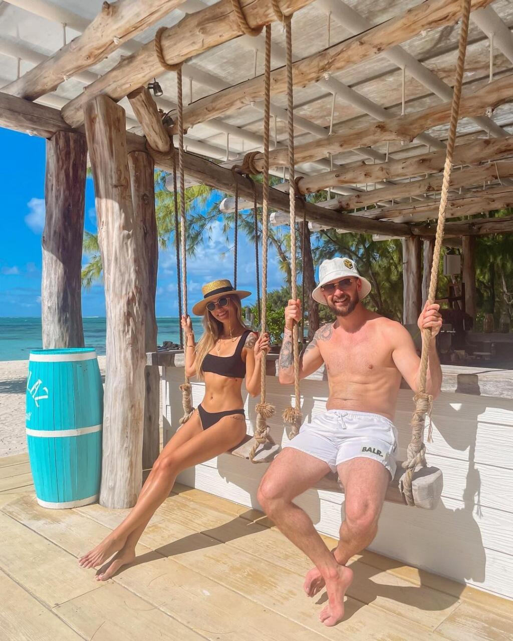 Tomáš Tatar a jeho sexi priateľka Veronika.