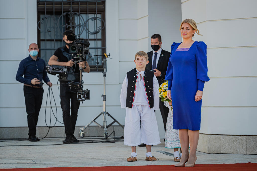 Pápež František sa v pondelok 13.9. 2021 zúčastnil oficiálneho prijatia u Prezidentky Slovenskej republiky Zuzany Čapautovej a následného stretnutia s osobnosťami politického, spoločonského aj kultúrnehon života v záhrade Prezidentského paláca. Na snímke Prezidentka Slovenskej republiky Zuzana Čaputová.