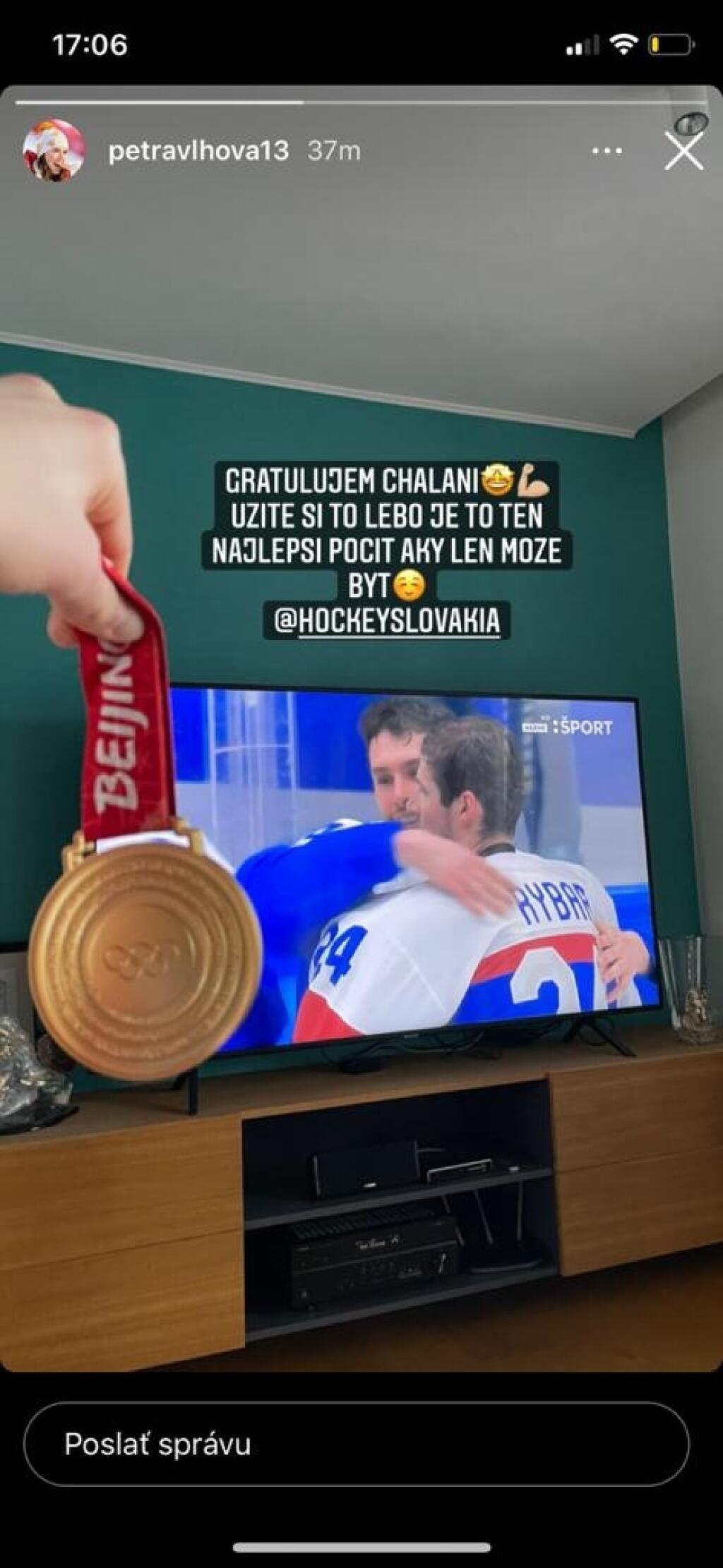 Slovenskí hokejisti strhli aj našu hviezdnu lyžiarku Petru Vlhovú.