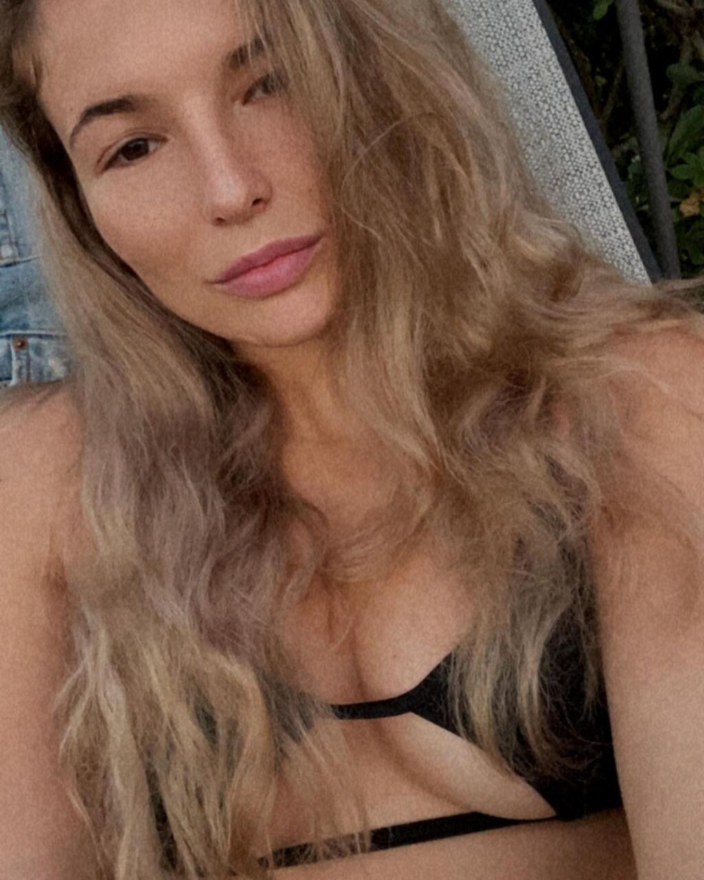 Sexi Ukrajinka Maryna Morozová sa rozhodla živiť aj inak ako päsťami v klietke.