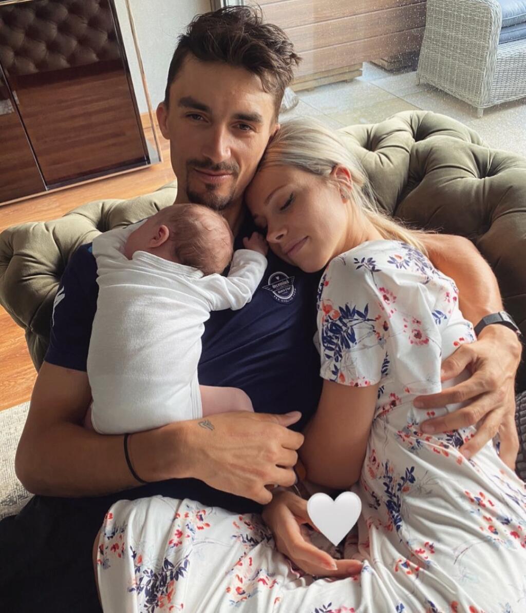 Julian Alaphilippe a Marion Rousseová tvoria pár už takmer dva roky, pričom plodom ich lásky je vysnívaný synček Nino, ktorý sa narodil v júni tohto roku.