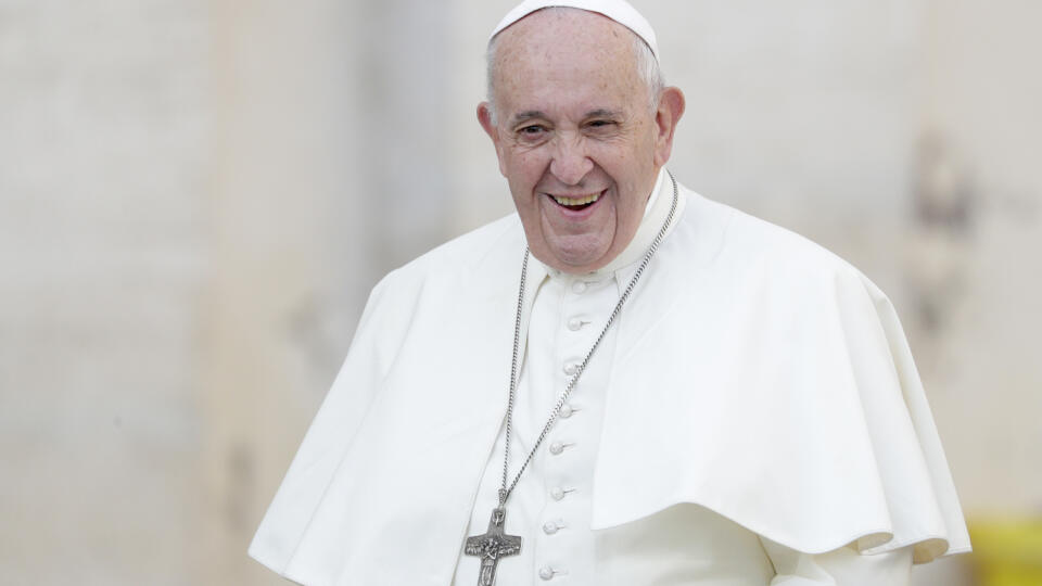 SY 1 Vatikán - Pápež František počas príchodu na pravidelnú generálnu audienciu na Námestí sv. Petra vo Vatikáne 6. novembra 2019. FOTO TASR/AP 
Pope Francis arrives for his weekly general audience, in St.Peter's Square, at the Vatican, Wednesday, Nov. 6, 2019. (AP Photo/Andrew Medichini)