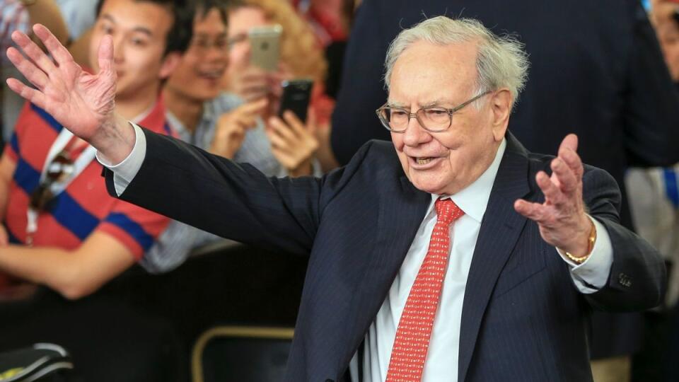 Earns Berkshire Hathaway