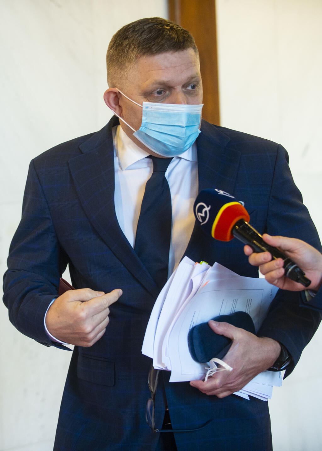 Na snímke poslanec NR SR Robert Fico (Smer-SD) prichádza na rokovanie 18. schôdze parlamentu 1. decembra 2020 v Bratislave. FOTO TASR - Jakub Kotian
