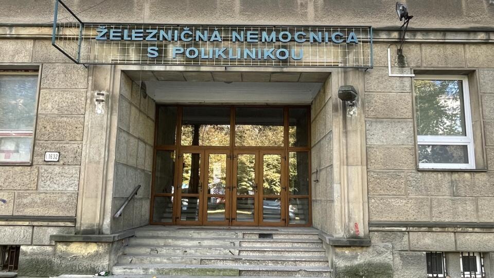 Areál Železničnej nemocnice s poliklinikou v širšom centre Košíc, ktorý patrí štátnym Železniciam Slovenskej republiky