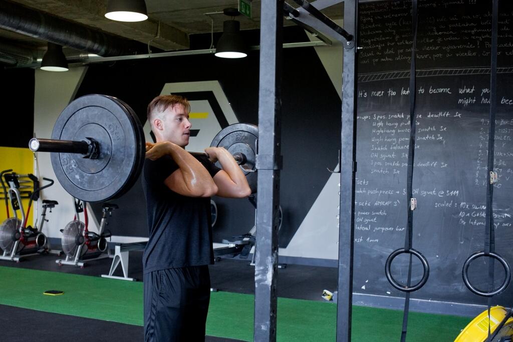 Na archívne snímke Marko Dano počas crossfitového tréningu.