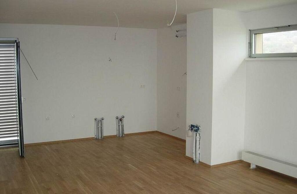 Vinohradis: Kde burčiak šepká a šampanské tancuje v pohároch