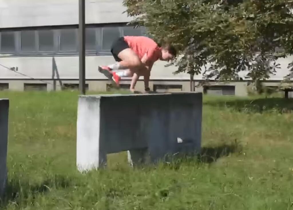 Našej lyžiarke vojenské prekážky nerobili najmenší problém.