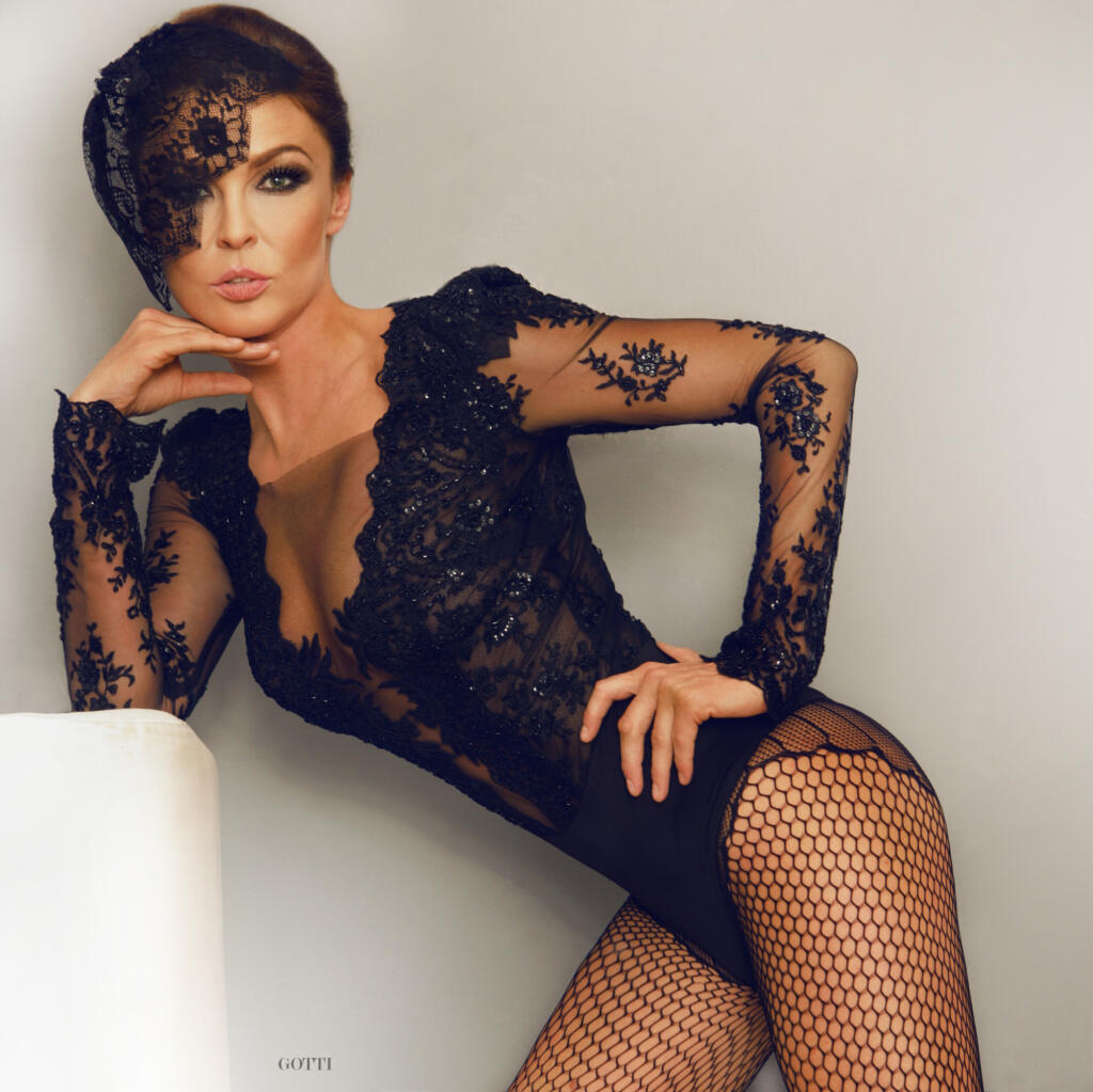 Odhalená
Elena Podzámska