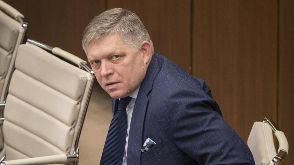 Robert Fico (Smer - SD) v Národnej rade Slovenskej republiky v čase rozhodovania o zbavení poslaneckého mandátu a vydaní na stíháni jeho osoby.