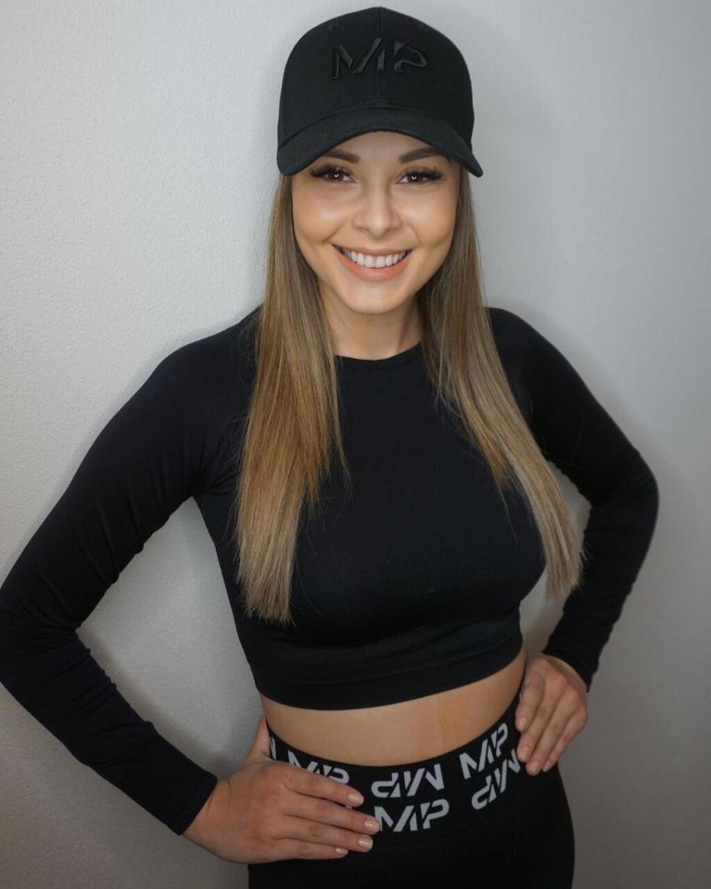 Monika už dlho spolupracuje so známou značkou športového oblečenia a výživových doplnkov, sama ich používa a svoj zovňajšok sa stará aj popri dcérke