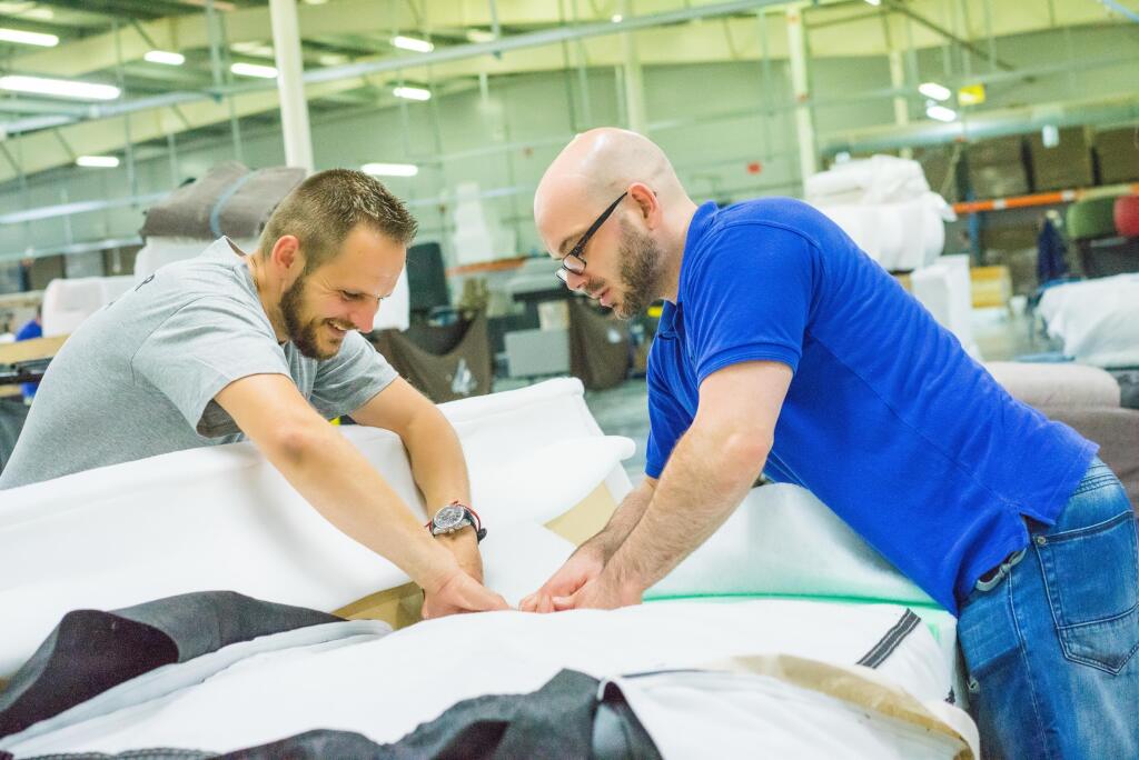 Firma z Krupiny nevedela nájsť ľudí, tak kúpila svojho dodávateľa