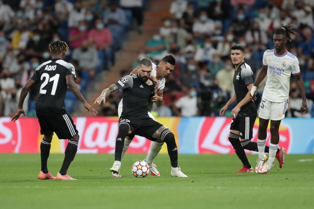 Šerif Tiraspol (v čiernom) zvíťazil na pôde Realu Madrid 2:1.