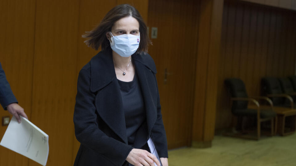 Na snímke ministerka spravodlivosti SR Mária Kolíková prichádza na rokovanie vlády SR v Bratislave v stredu 9. februára 2022. FOTO TASR - Pavel Neubauer