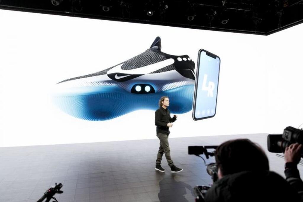 Topánky Nike Adapt BB s motorčekom na uťahovanie šnúrok idú do predaja