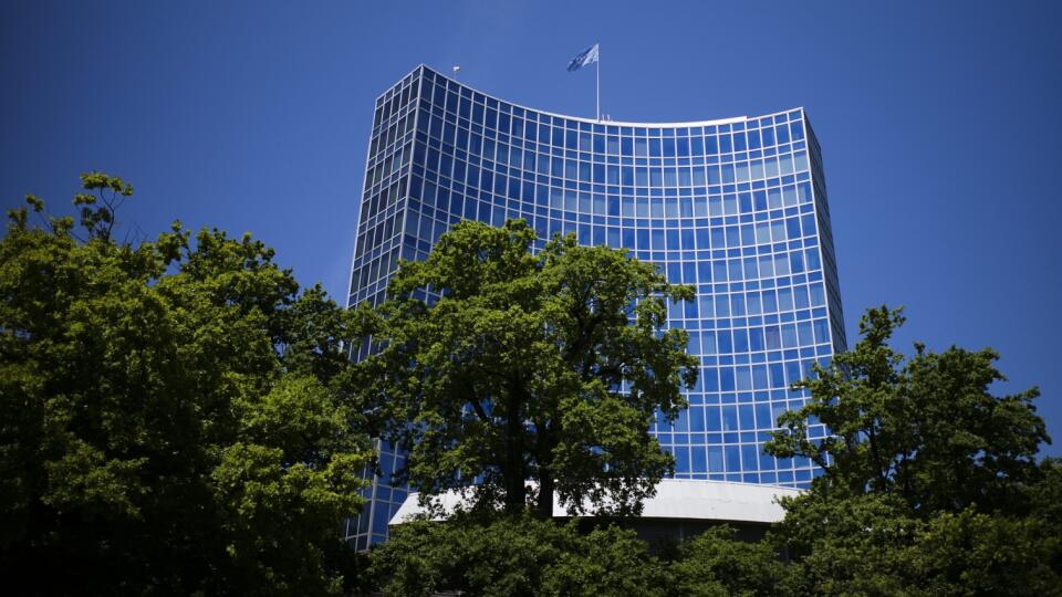 WA 7 archív Ženeva - Na archívnej snímke zo 14. júna 2021 vlajka Organizácie Spojených národov (OSN) veje na budove ženevského sídla OSN. Dlhoročný ruský diplomat Boris Bondarev, ktorý pôsobil v ruskej misii pri Úrade OSN v Ženeve, rezignoval na svoju funkciu. Oznámil to v otvorenom liste, v ktorom kritizoval