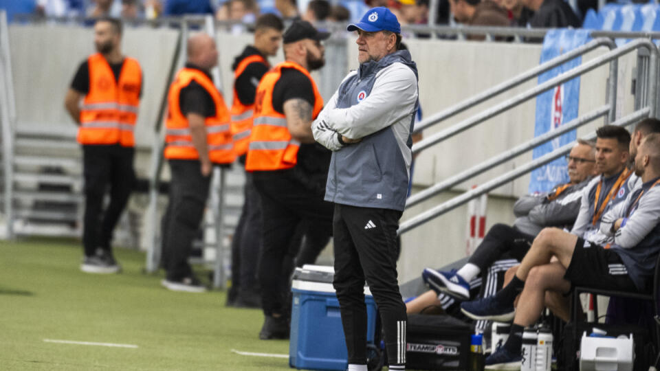 Na snímke hlavný tréner ŠK Slovan Bratislava Vladimír Weiss počas zápasu 2. kola futbalovej Niké ligy ŠK Slovan Bratislava - MFK Dukla Banská Bystrica v Bratislave 5. augusta 2023. FOTO TASR - Jaroslav Novák
