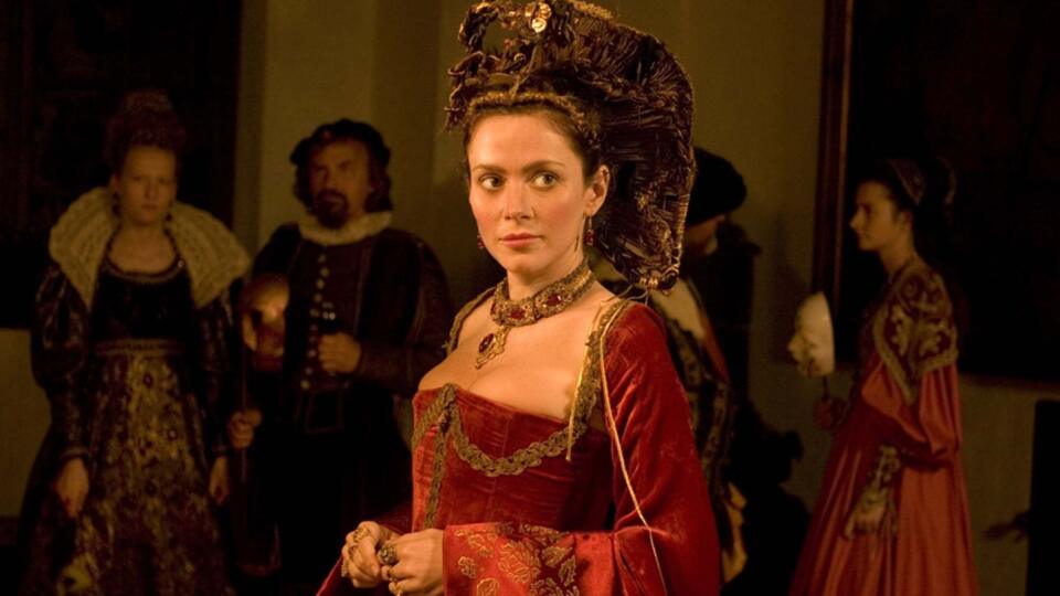 Anna Friel vo filme Bathory (2008)