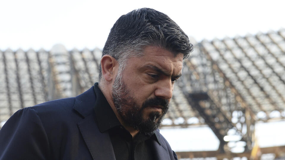 WA 75 Neapol - Tréner Neapolu Gennaro Gattuso odchádza do kabíny po prvom polčase zápasu 23. kola Serie A, SSC Neapol - US Lecce v Neapole 9. februára 2020. FOTO TASR/AP

Napoli coach Gennaro Gattuso walk the pitch after the first half of the Italian Serie A soccer match between Napoli and Lecce at the San Paolo stadium in Naples, Italy, Sunday, Feb. 9, 2020. (Cafaro/LaPresse via AP)