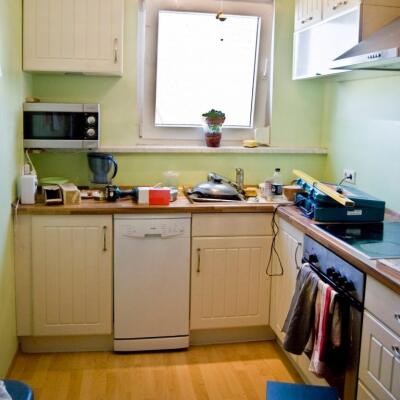 Skvelá premena maličkej kuchyne: Šikovné, čo urobili so zástenou!