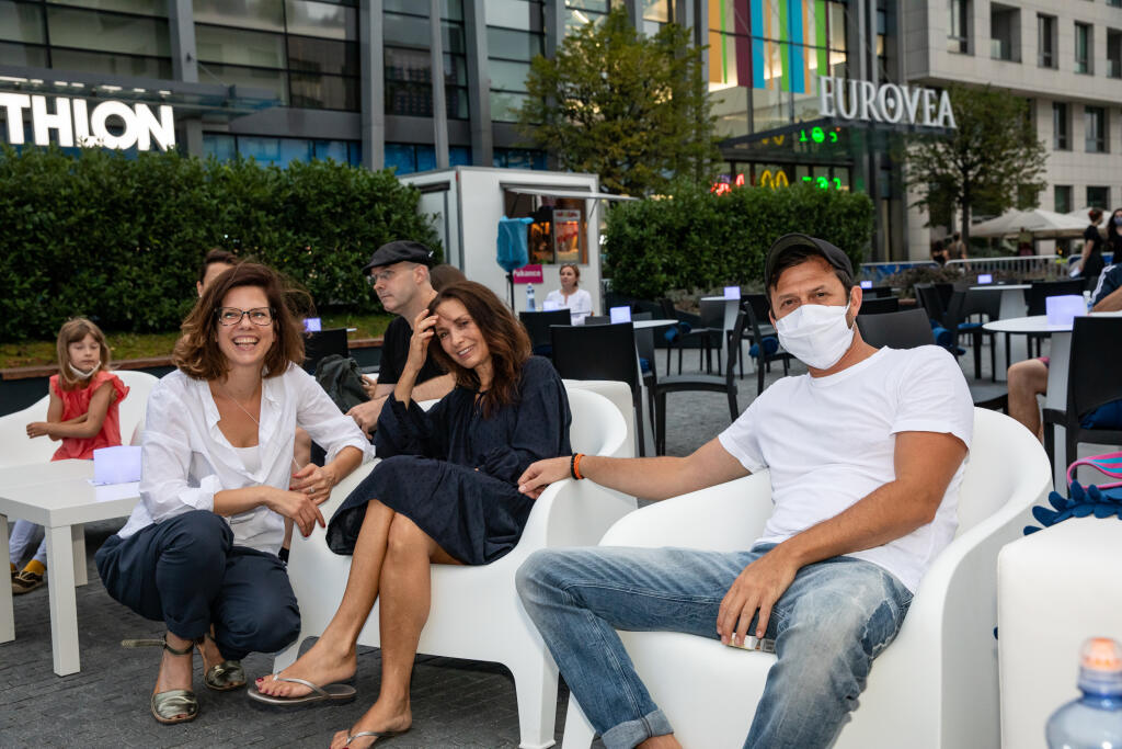 Kino pod hviezdami, pred SND a Euroveou. Na snímke je Alexander Bárta a Henrieta Mičkovicová.