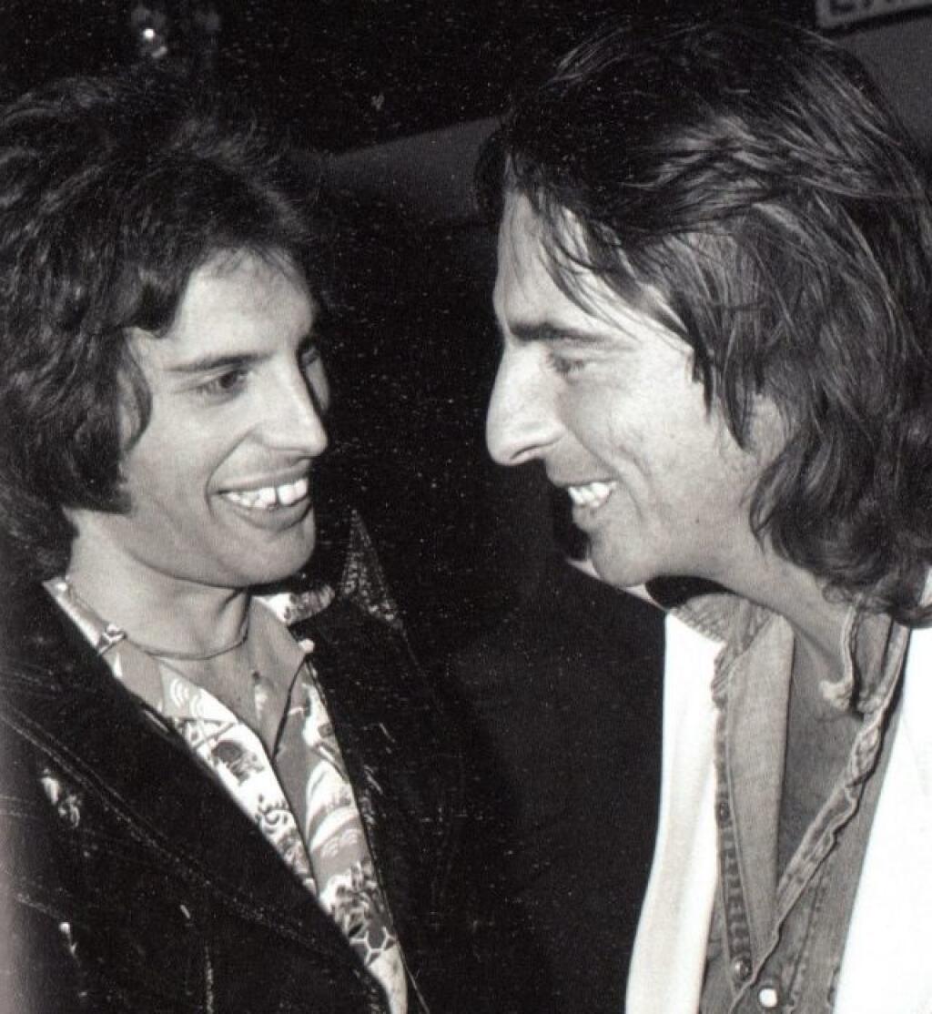 Spevák Queen Freddie Mercury a spevák Alice Cooper.