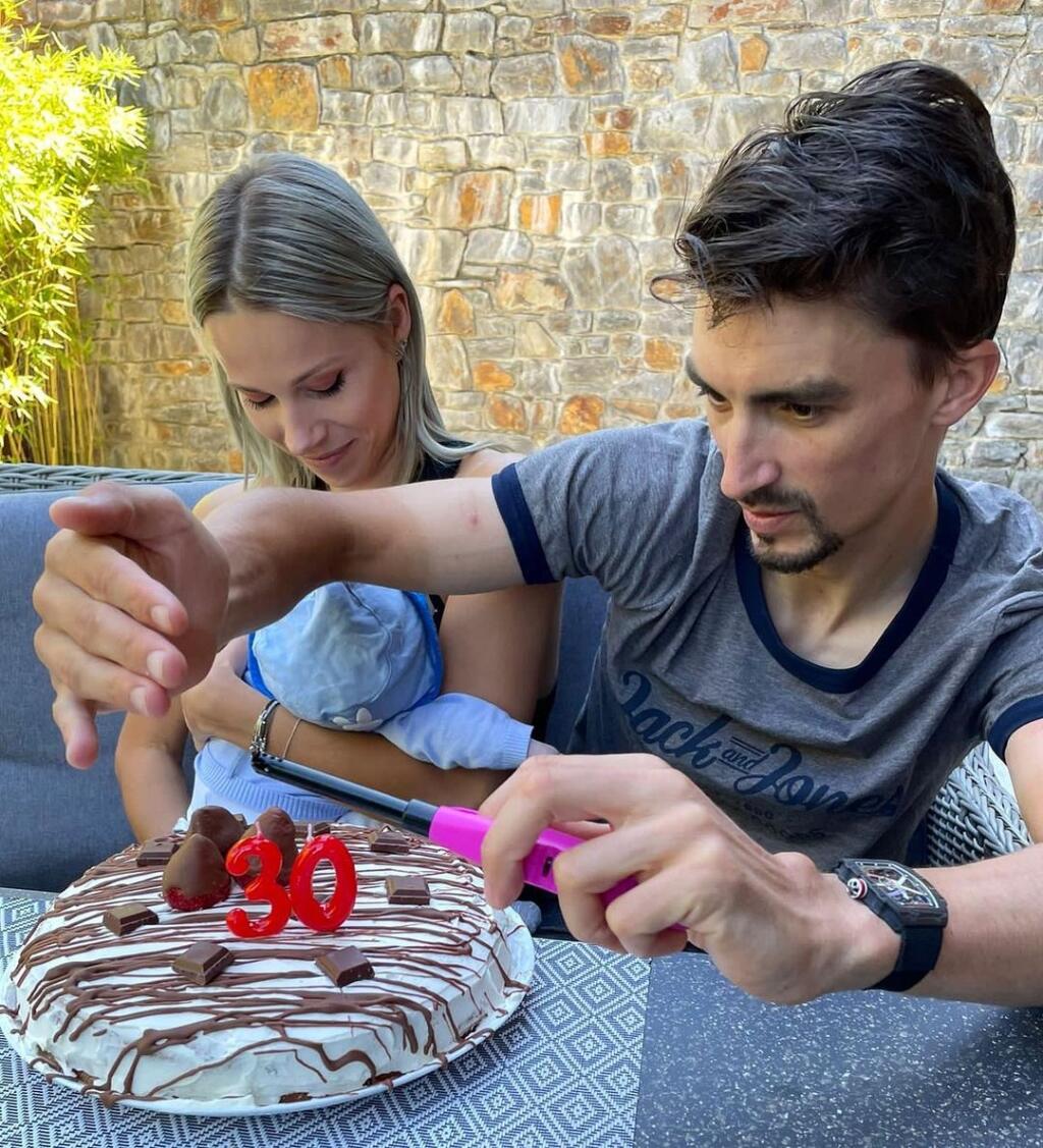 Julian Alaphilippe a Marion Rousseová tvoria pár už takmer dva roky, pričom plodom ich lásky je vysnívaný synček Nino, ktorý sa narodil v júni tohto roku.