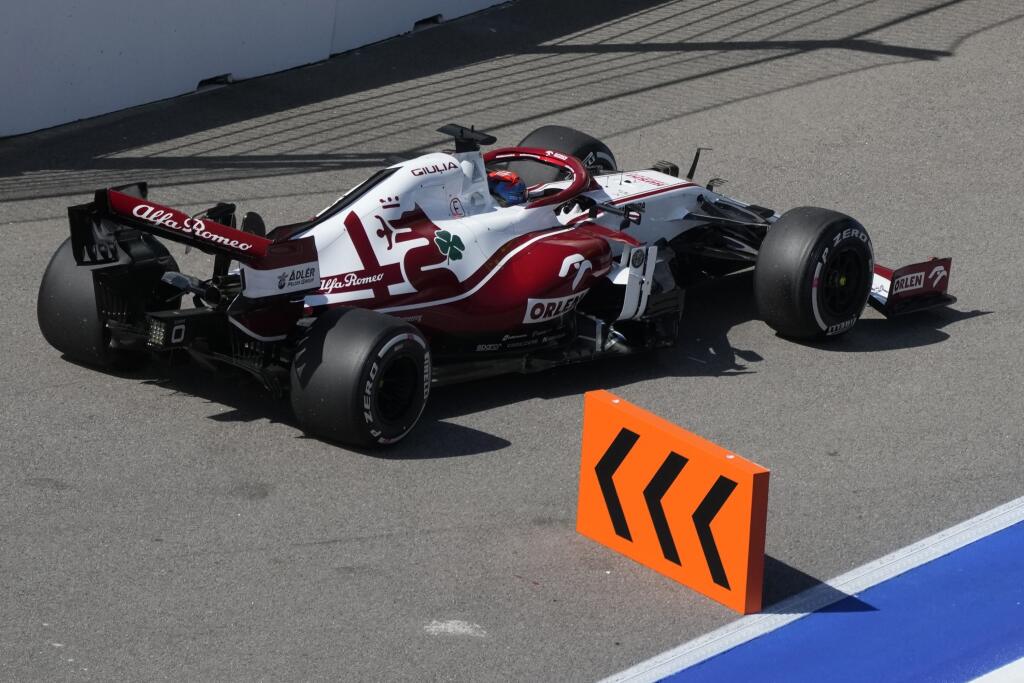Kimi Räikkönen v monoposte Alfa Romeo.