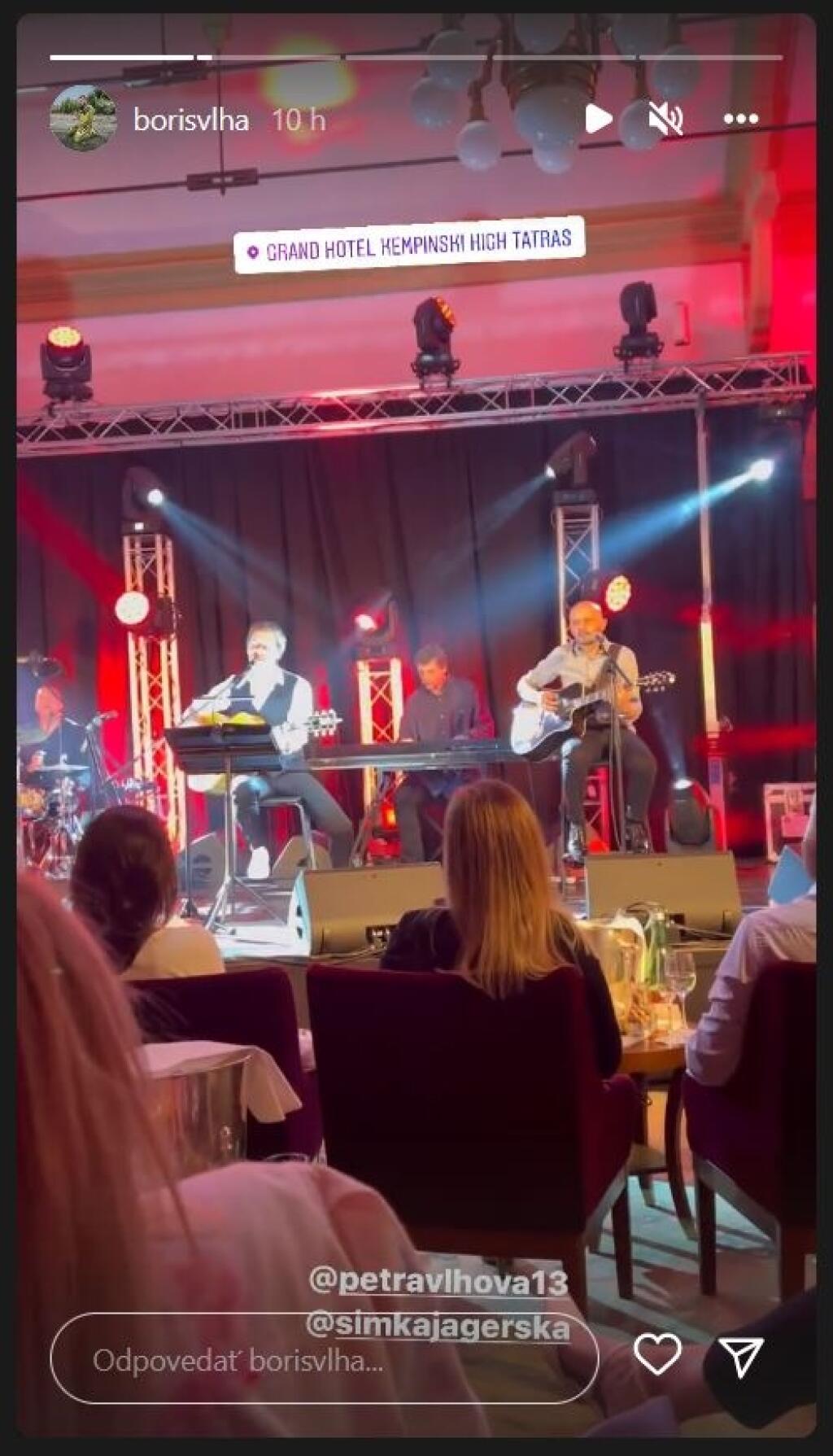 Koncert skupiny Team si nevychutnala len Petra Vlhová, ale aj jej brat s partnerkou Simonou.