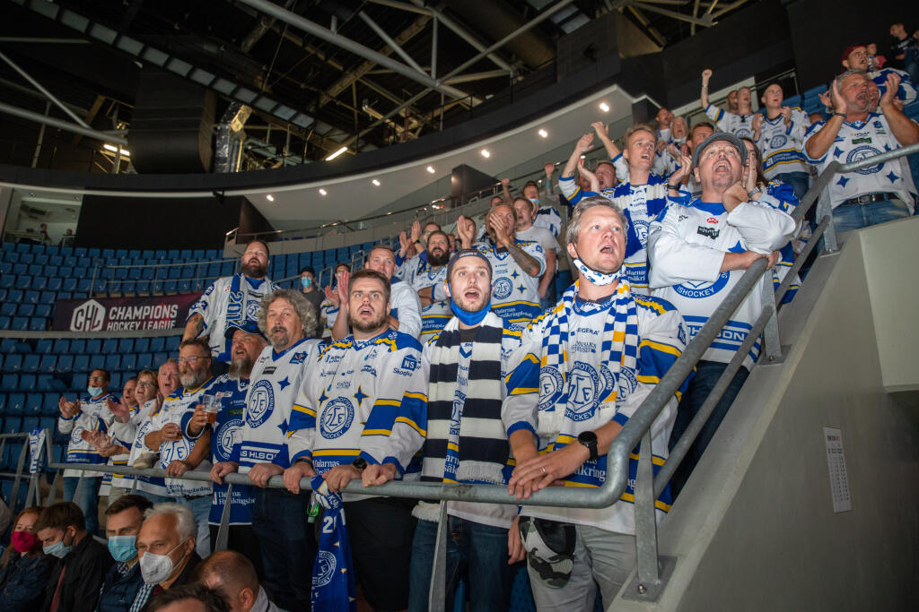 Zo Švédska dorazilo podporiť Leksand niekoľko stoviek priaznivcov.